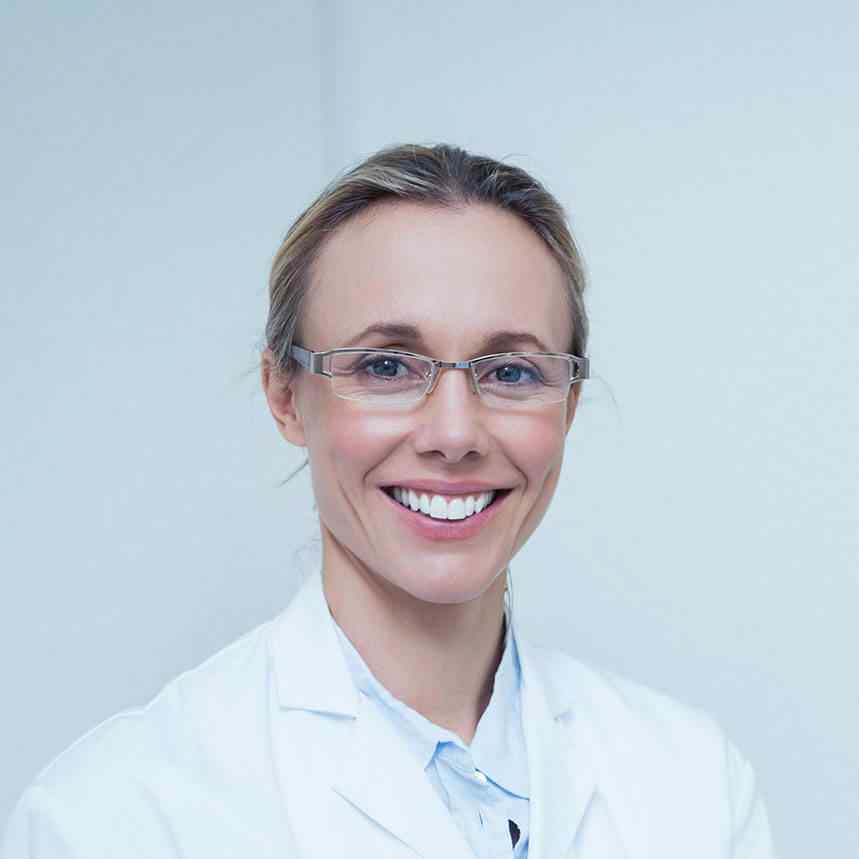 https://vetmanagersbg.com/wp-content/uploads/2020/02/doctor-02.jpg