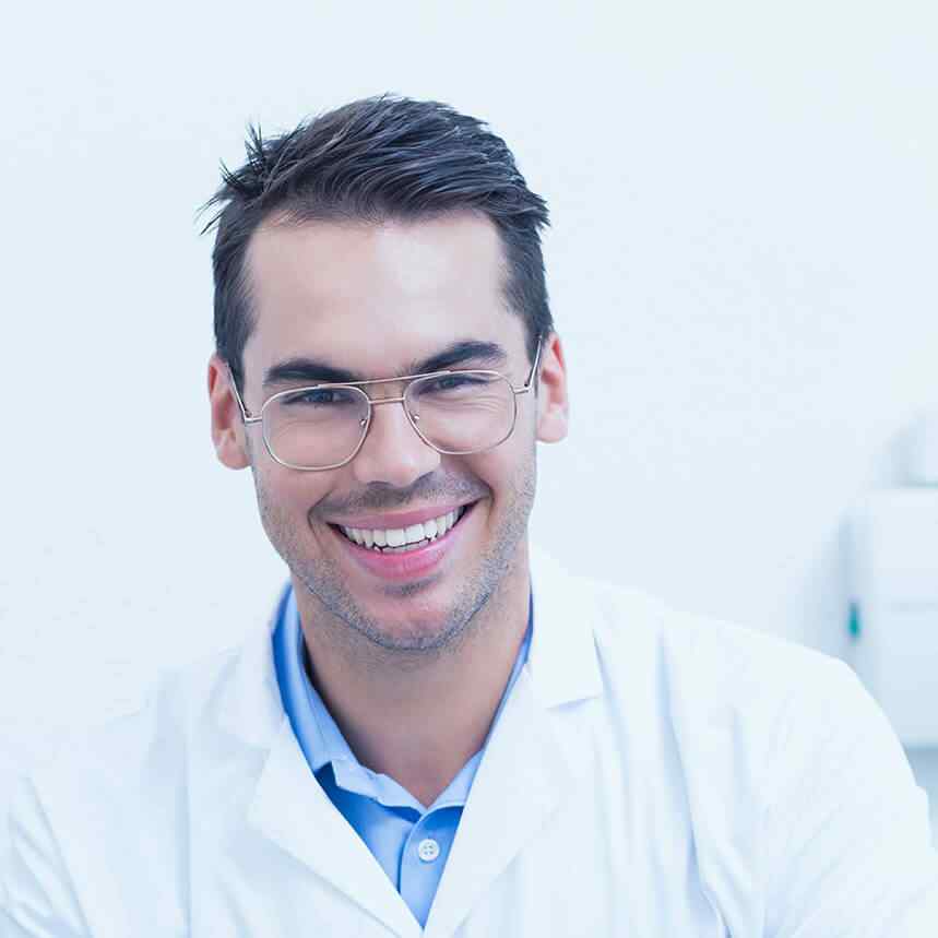 https://vetmanagersbg.com/wp-content/uploads/2020/02/doctor-03.jpg